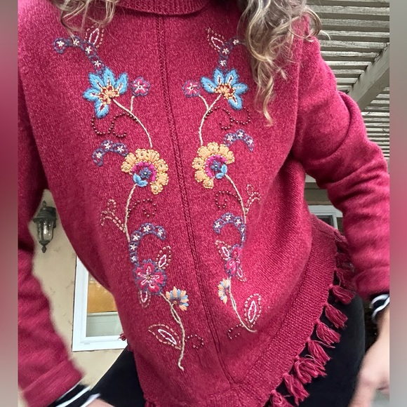 VINTAGE Alfred Dunner Embroidered Turtleneck Sweater in Maroon - Picture 4 of 9